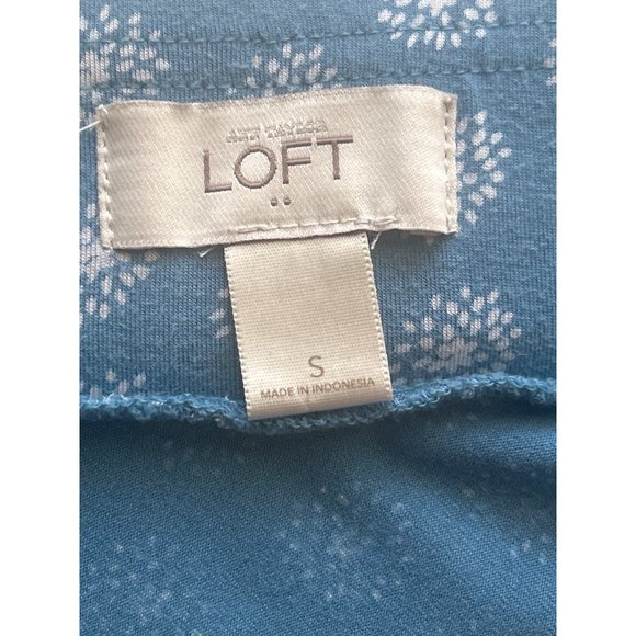 Loft, Light Blue Mini Skirt With White Floral Bursts, Size Small - Picture 3 of 6